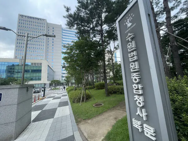 페이퍼컴퍼니 차려서 거짓 세금계산서 발급한 남성, 무죄