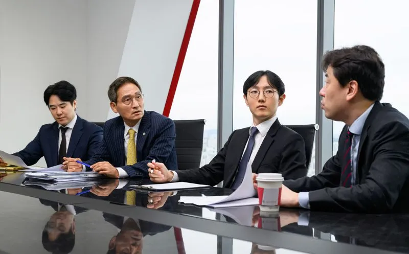 "사건 뒤에는 늘 한 사람의 인생이 있다" 법무법인 대륜의 아침 엿보기